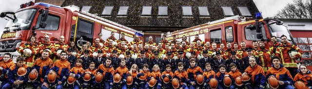 Die  Abteilungen der Feuerwehr Gundelf... Ehrenmitglieder und die Jugendgruppe   | Foto: Feuerwehr Gundelfingen