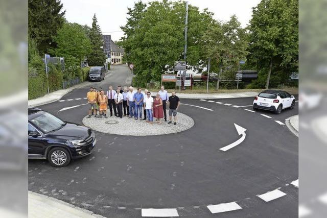 In Waltershofen gibt es jetzt einen zweiten Kreisverkehr