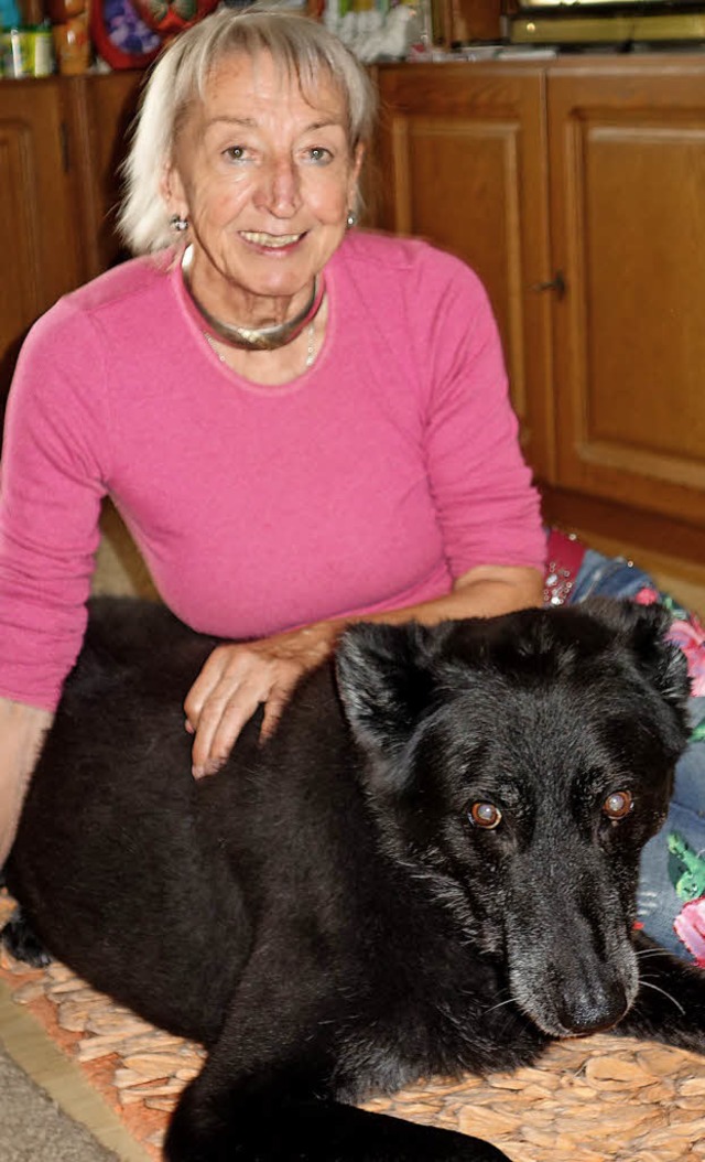 Hannelore Nuss mit ihrem Hund   | Foto: Danielle Hirschberger