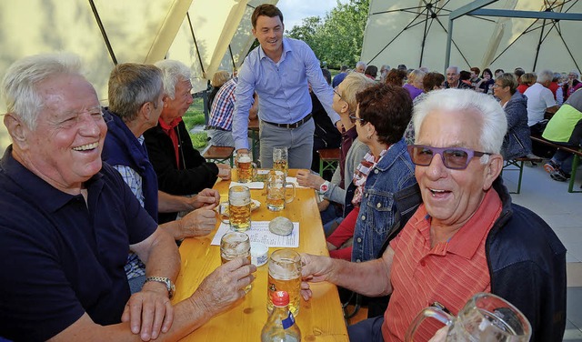 Auch Brgermeister Matthias Gutbrod (s...d) schaute bei der Einweihung vorbei.   | Foto: Sandra Decoux-KOne