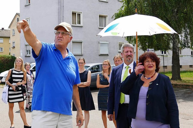Georg Szkopiak (links) beim Rundgang d...rs und Staatssekretrin Brbl Mielich.  | Foto: Mark Alexander