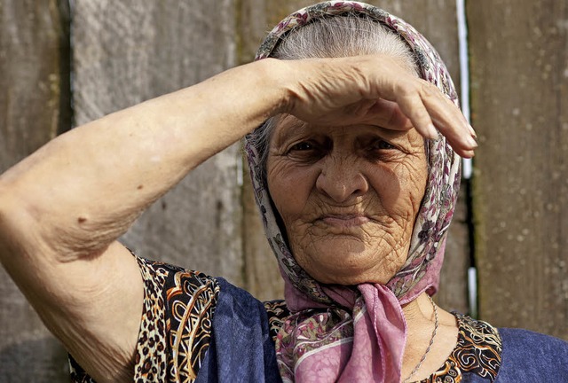 Sie muss mit wenig Geld zurechtkommen: russische Rentnerin.   | Foto: Madamhlo (stock.Adobe)