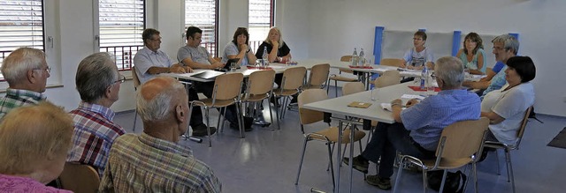 Von nun an hlt der Ortschaftsrat sein...lungsraum des Feuerwehrgertehauses ab  | Foto: Georg Vo