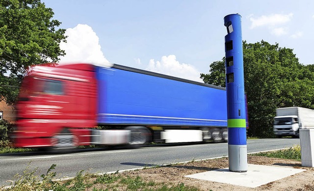 Eine blaue Mautkontrollsule wie auf u...zer Strae/Meisenweg errichtet werden.  | Foto: Christian Schwier/stock.adobe.com