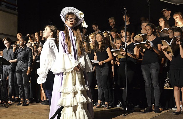 Das Gro-Projekt: 120 Musiker und Scha... Klettgaugymnasiums Tiengen zusammen.   | Foto: Johanna Meister