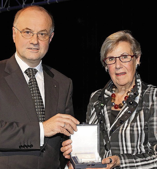 Rektor Winfried Lieber zeichnete Gerli...edaille der Hochschule Offenburg aus.   | Foto: Archivfoto: Heck