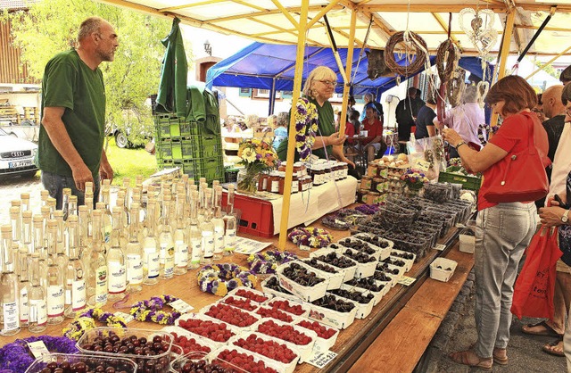 Erzeugnisse aus der Region stehen im M...unkt beim Naturparkmarkt in Tegernau.   | Foto: Archivfoto: Heiner Fabry