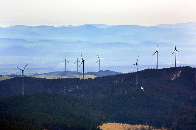 Zwei Windparks auf einmal: Vorne ist d...opf zu sehen, dahinter der Glaserkopf.  | Foto: Erich Meyer