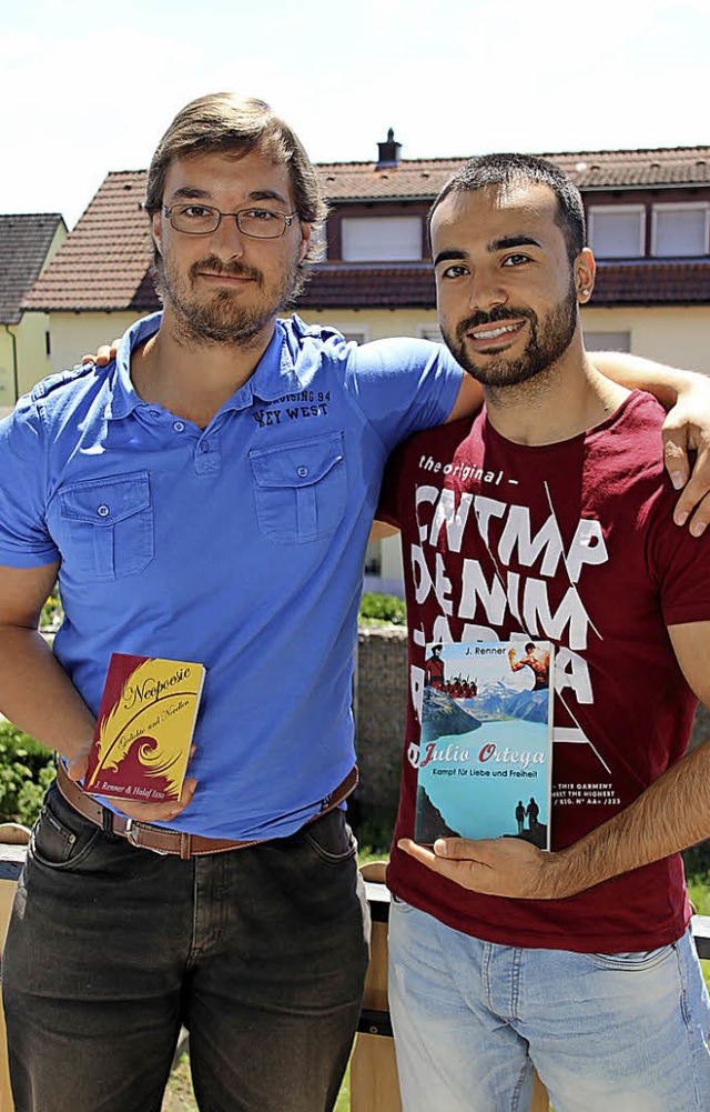 Johannes Renner (li.) und Halaf Isso h...sam einen Gedichtband verffentlicht.   | Foto: Edinger