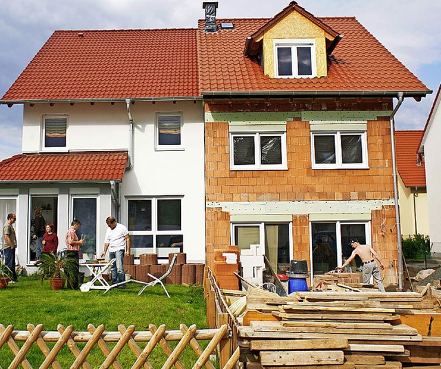 Die meisten Grundstcke werden mit Doppelhusern bebaut.   | Foto: Wolfram Steinberg/dpa