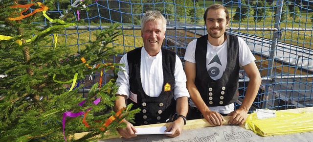 Christian Knig (links) und Luca Linde... den neuen Gemeindebauhof gesprochen.   | Foto: Susanne Gilg
