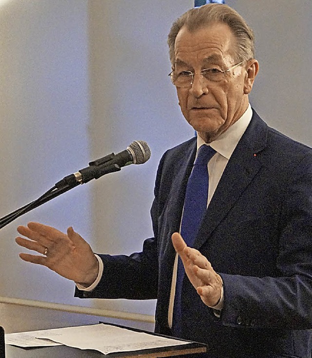 Franz Mntefering bei seinem Vortrag in der Stadtbibliothek   | Foto: tor