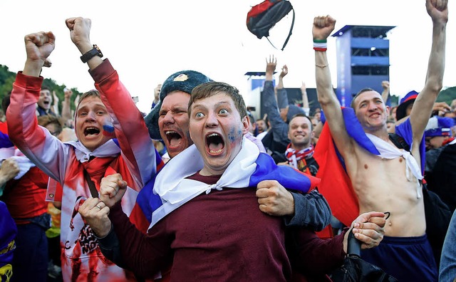 Public Viewing in Moskau: So reagierte...nenen Elfmeterschieen gegen Spanien.   | Foto: AFP