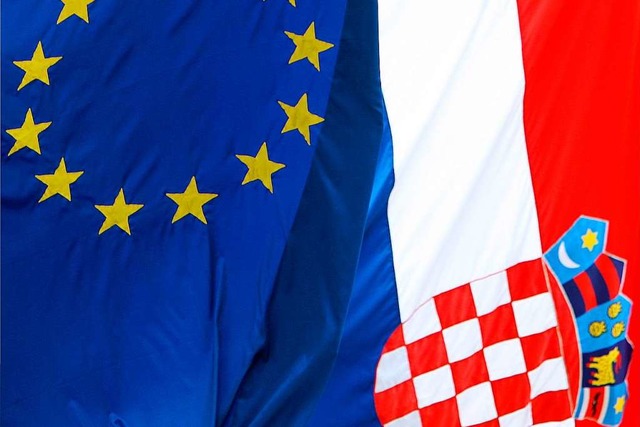 Die Flaggen von Kroatien und der EU  | Foto: dpa