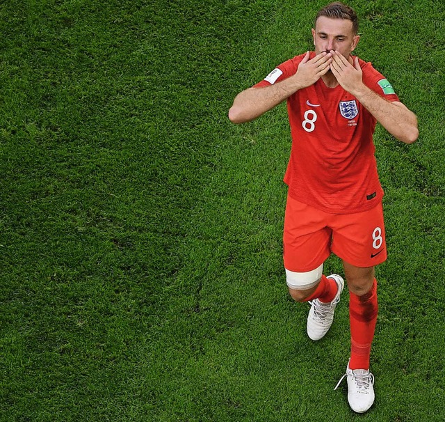 Geschafft: Englands Spieler Jordan Hen...ber den 2:0-Erfolg gegen die Schweden.  | Foto:  AFP