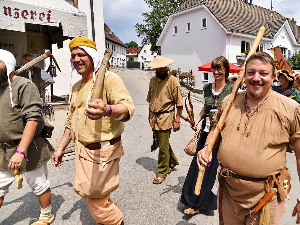 Ein Hauch von Mysticum drehte die Zeit fr wenige Tage zurck. Das Dorf wurde durch ein buntes Volk und ebenso buntes und kontrastreiches Programm in Beschlag genommen.