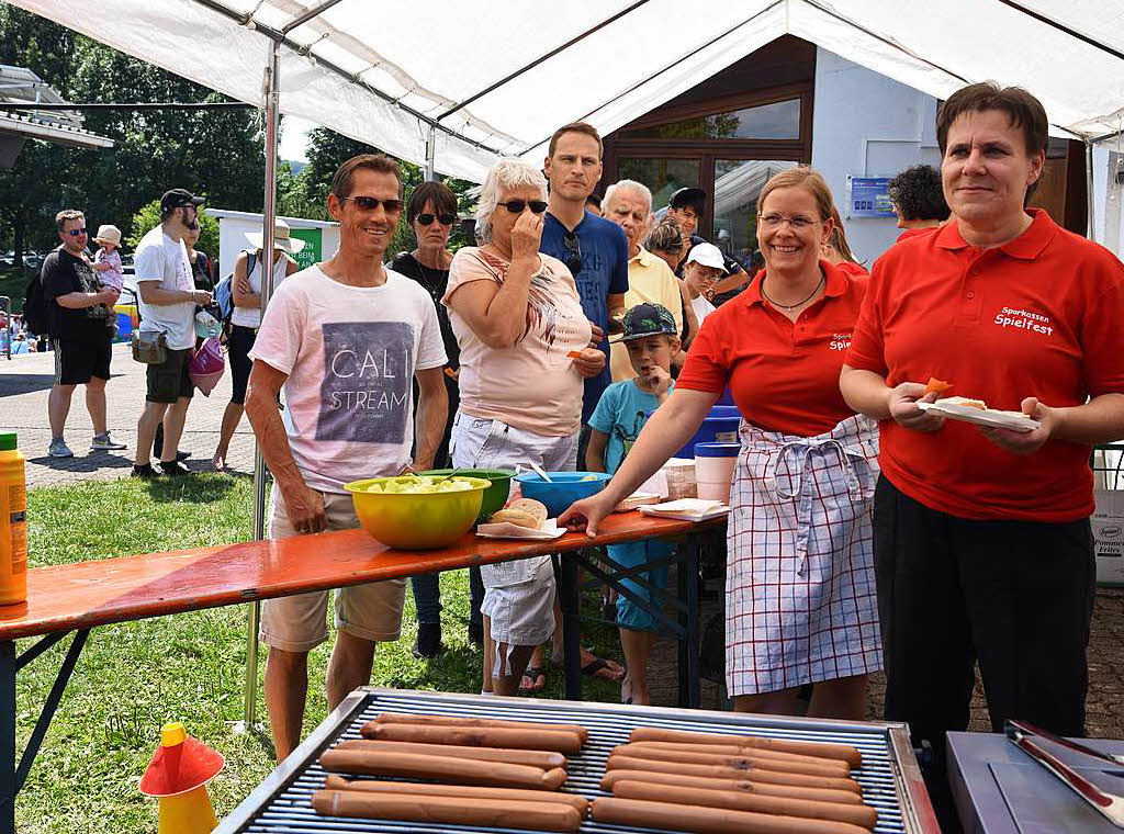 Groe und kleine Besucher nutzten das Sommerwetter fr Spiel und Spa im Europastadion.