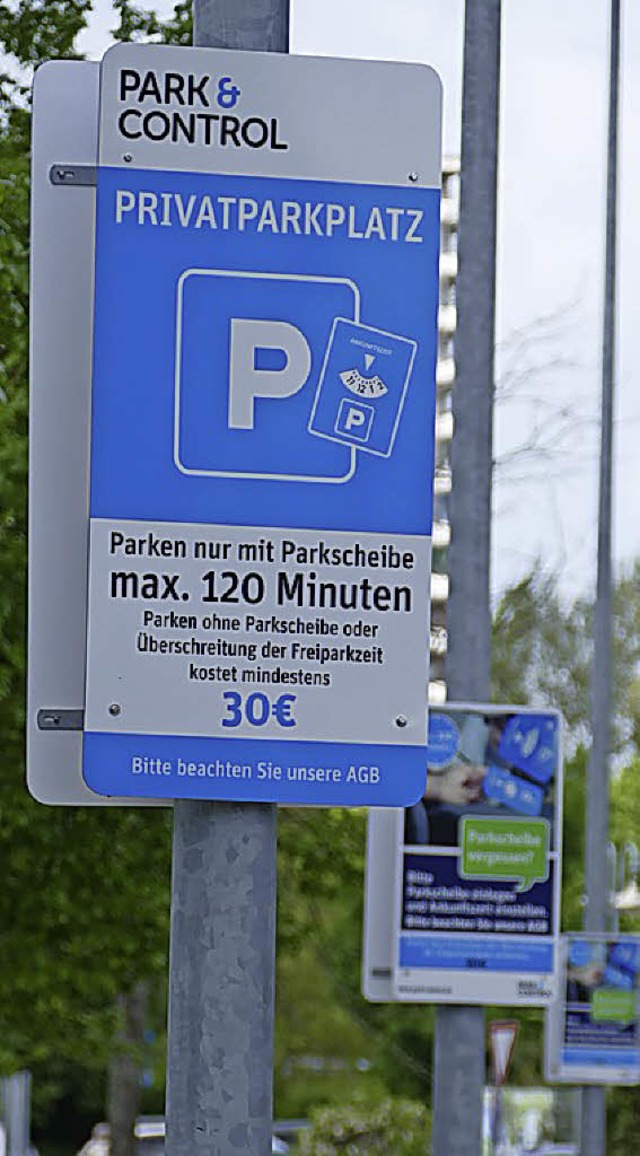 Auf den Parkpltzen im Fachmarktzentrum gelten unterschiedliche Regelungen.   | Foto: mark Alexander