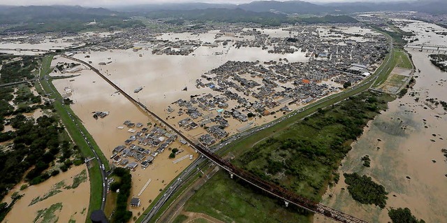 Wasser, wohin das Auge reicht: Ein Luftbild der Prfektur Okayama    | Foto: AFP