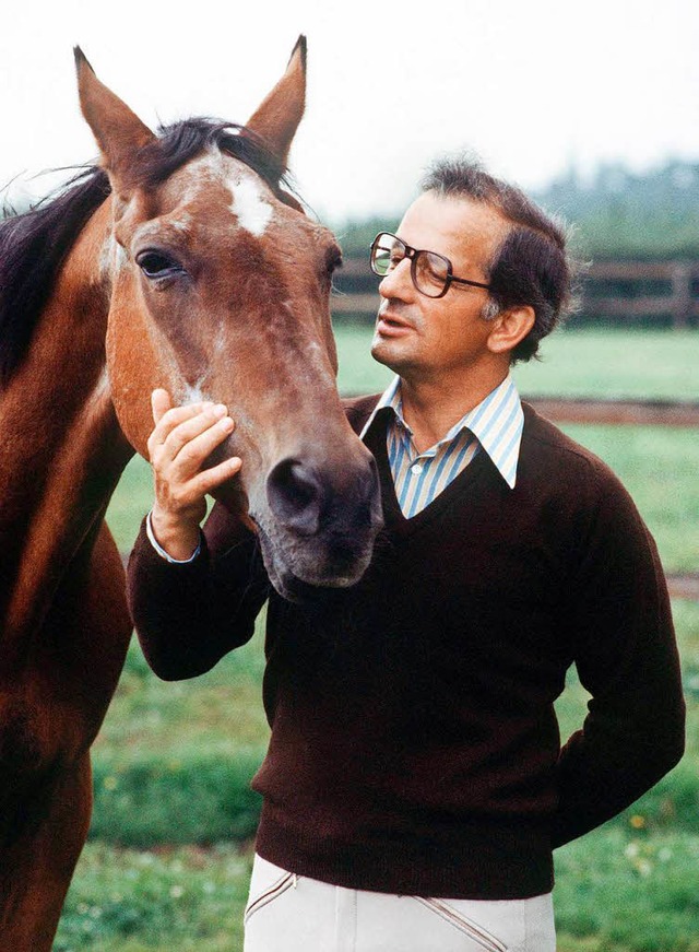 Der mehrfache Weltmeister und Olympias..., mit seinem legendren Pferd Halla.  | Foto: dpa