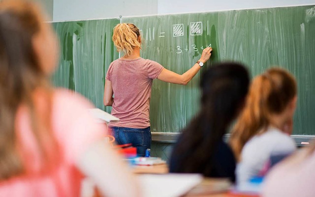 Bundesweit meldeten sich nach einem Be... 2017 rund 4900 Lehrkrfte arbeitslos.  | Foto: dpa