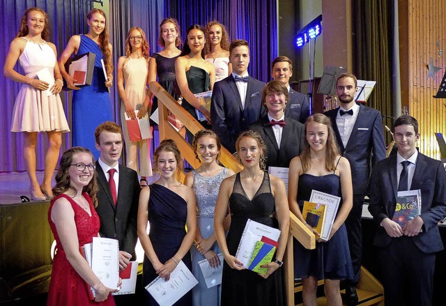 Die Preistrger des Kenzinger Gymnasiu...lussball in der Endinger Stadthalle.    | Foto: Ute Schler