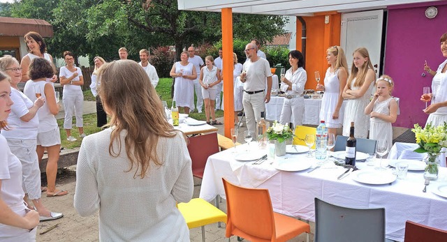 Zum Diner en Blanc in Nollingen kamen die Gste in weiter Kleidung.   | Foto: Danielle Hirschberger