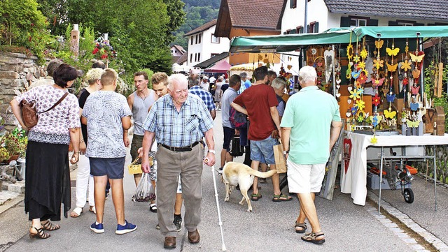 In Tegernau herrschte beim Naturparkmarkt Andrang an den  vielen Stnden.   | Foto: Heiner Fabry