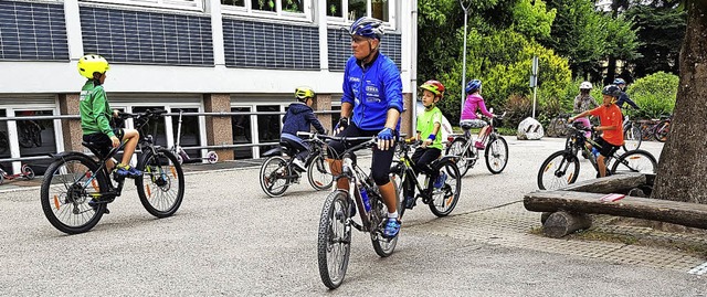 <BZ-FotoAnlauf>Triathlon in Hausen:</B...Grundschler bungen auf dem Fahrrad.   | Foto: Privat