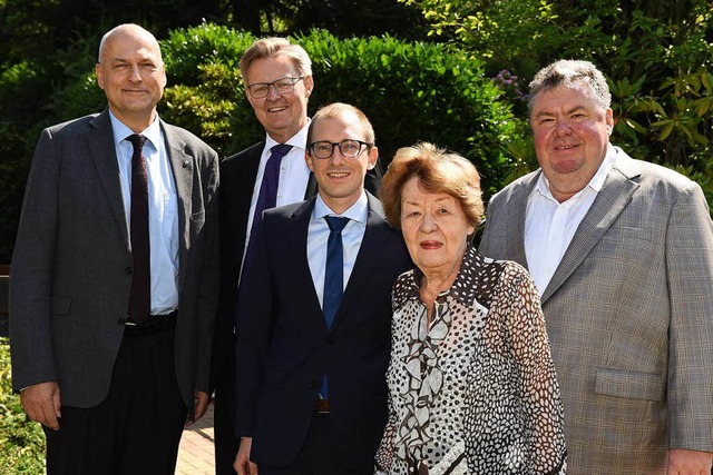 Ausgezeichnetes Wetter bei der Preisve...onore und Christian Hodeige (v.l.n.r.)  | Foto: Rita Eggstein