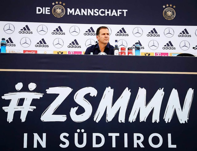 #zsmmn: Team-Manager Oliver Bierhoff s...Pressekonferenz am Sportzentrum Rungg.  | Foto: dpa