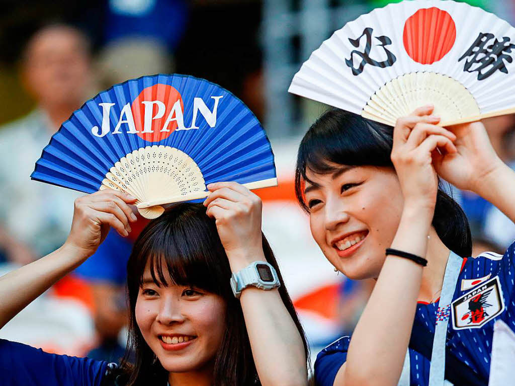 Japan-Fans mit Fcher im Saransk-Stadion.