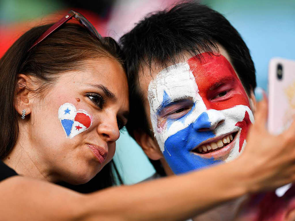 Panama-Fans machen Selfies.