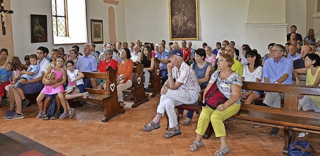 Viele Besucher fllten die Bnke in de..., wo Ccile Stamm die Gste begrte.   | Foto: Johanna Meister