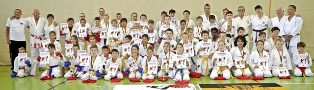 Sportlich und freundschaftlich verlief...jungen Karateka in der Breisgauhalle.   | Foto: Privat
