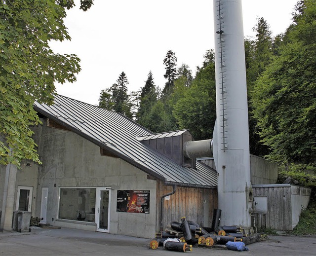 Das Biomasseheizwerk in Todtmoos hat n...ebude mit Wrmeenergie zu versorgen.   | Foto: Andreas Bhm