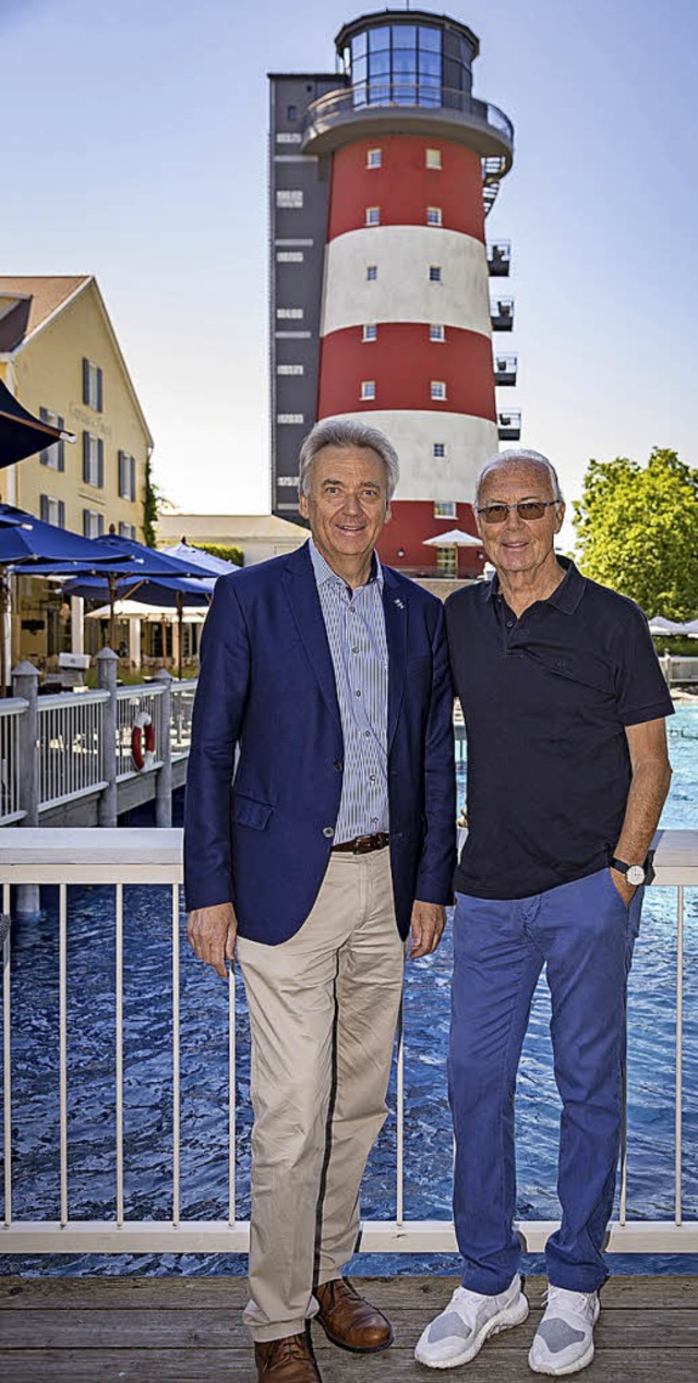 Jrgen Mack begrte Franz Beckenbauer...viertgiger Urlaubsreise in Rust war.   | Foto: B.Rein/Europa-Park