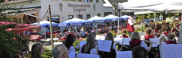 Am Fessenbacher Winzerkeller wird gefeiert.   | Foto: Musikverein Fessenbach