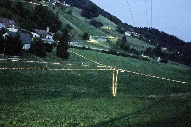 Windkraftanlage aus Lichterketten