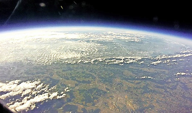 So sieht sie aus, die Erde, aus einer ...h erkennbar ist die Horizontkrmmung.   | Foto: Fotos: privat
