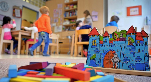 Weil in den katholischen Kindergrten ...en im kommenden Jahr angehoben werden.  | Foto: Monika Skolimowska (DPA)