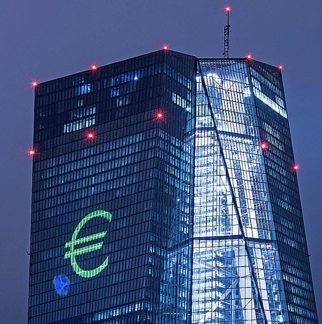 Die EZB kauft Staatsanleihen.  | Foto: Boris Roessler