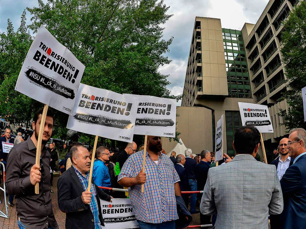 Demonstration vor der Urteilsverkndung in Mnchen