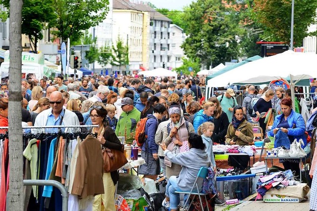 So lang ist kein anderer: Der Flohmark...rkt Freiburgs und ein Publikumsmagnet.  | Foto: Rita Eggstein