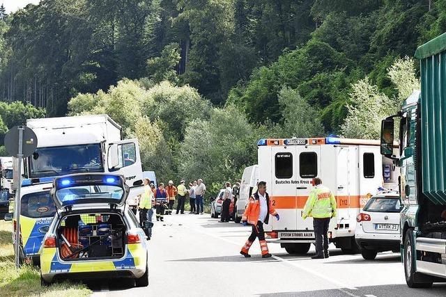 Nach Vollsperrung: B314 nach Unfall mit Gefahrgutlastwagen wieder gerumt