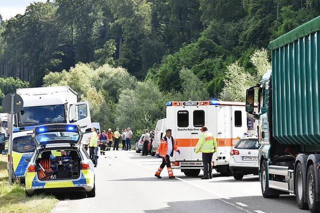 Bei einem Unfall auf der B314 bei Eber...rtel Stunde  komplett gesperrt werden.  | Foto: kamera24.tv