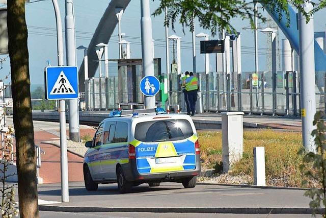 Bahnhof gesperrt wegen Flchtlingen im Gterzug