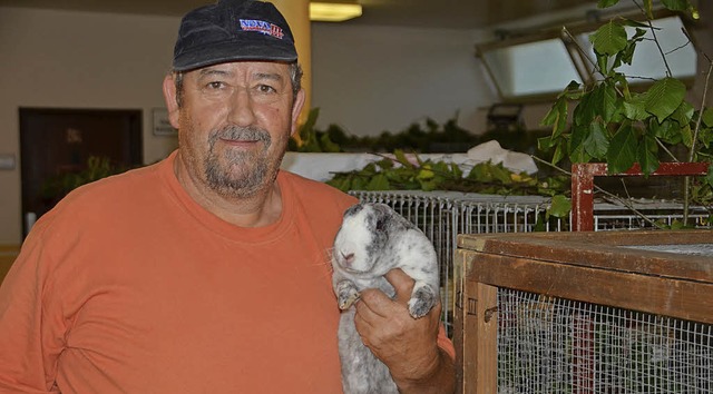 Zufrieden war  der Vorsitzende des Gn...Gerhard Jhle, mit der  Jungtierschau.  | Foto: Jochen Voigt