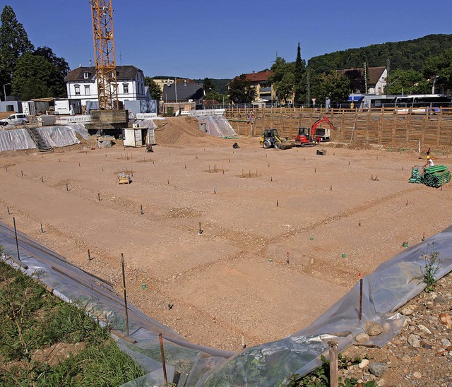 Die  Riesenbaugrube der  neuen  Sporthalle Brombach.   | Foto: Paul Schleer