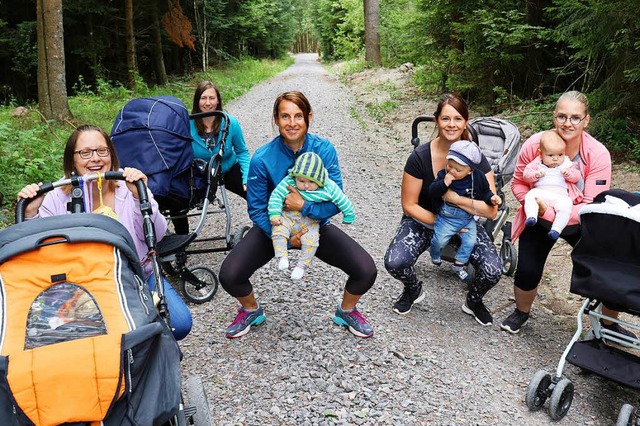 Alexandra Mees, Nicole Jakuscheit, Ale...rtlichen Ausgleich mit Babys im Wald.   | Foto: Gudrun Deinzer